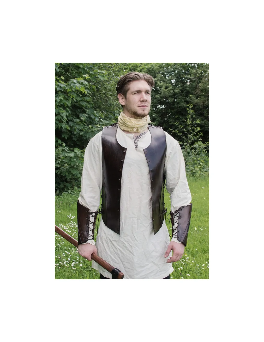 Armadura medieval de cuero con lazos