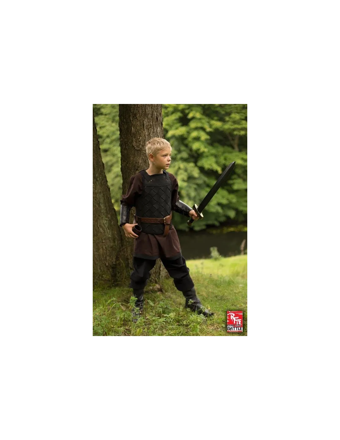 Armadura vikinga en cuero negro