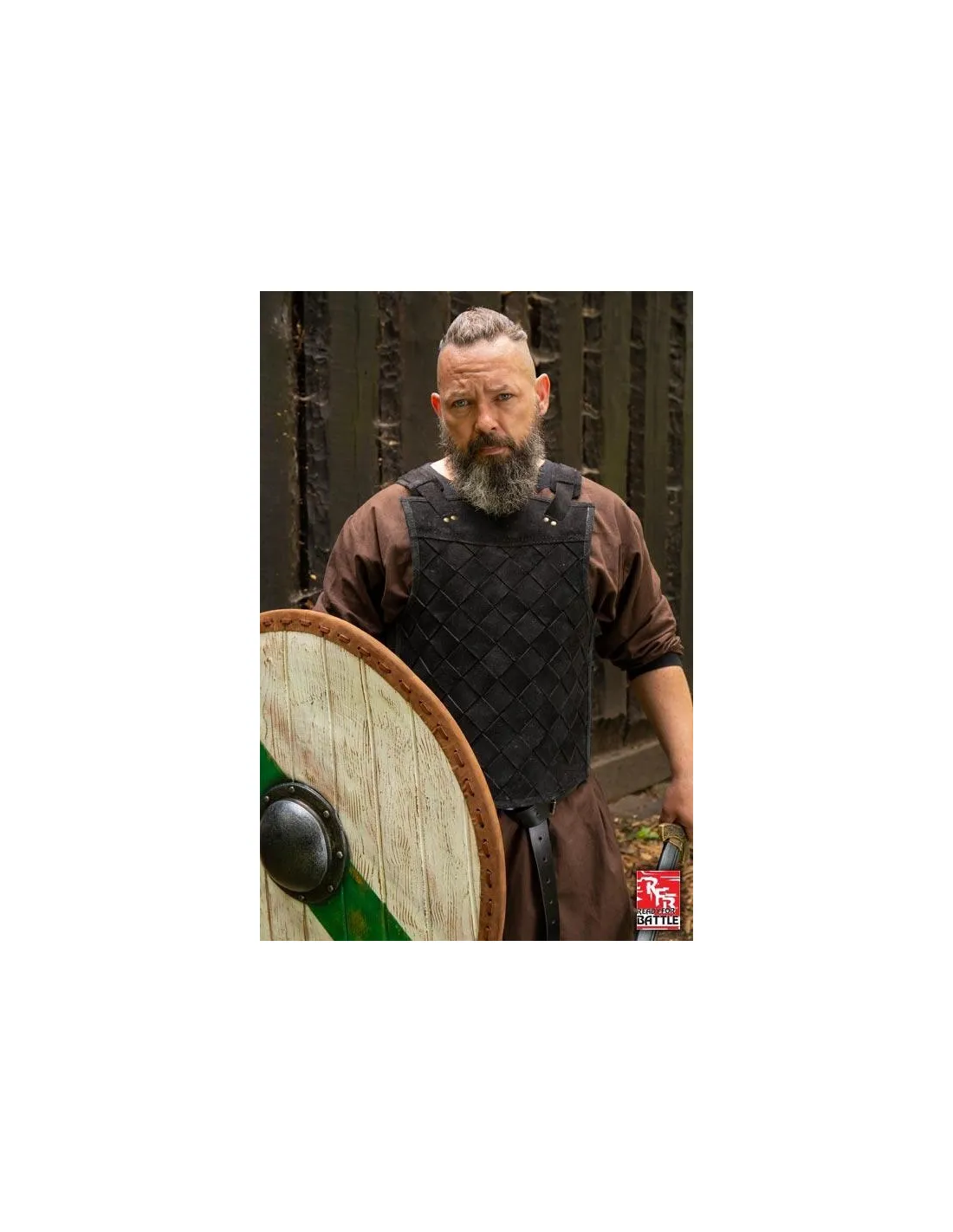 Armadura vikinga en cuero negro