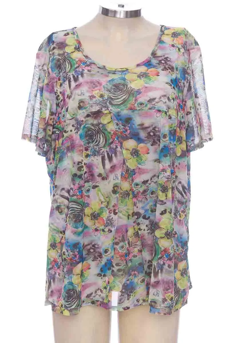 BLUSA COLOR ESTAMPADO  CLOSEANDO