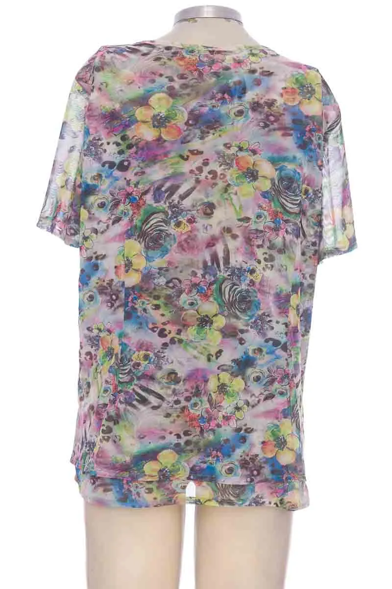 BLUSA COLOR ESTAMPADO  CLOSEANDO