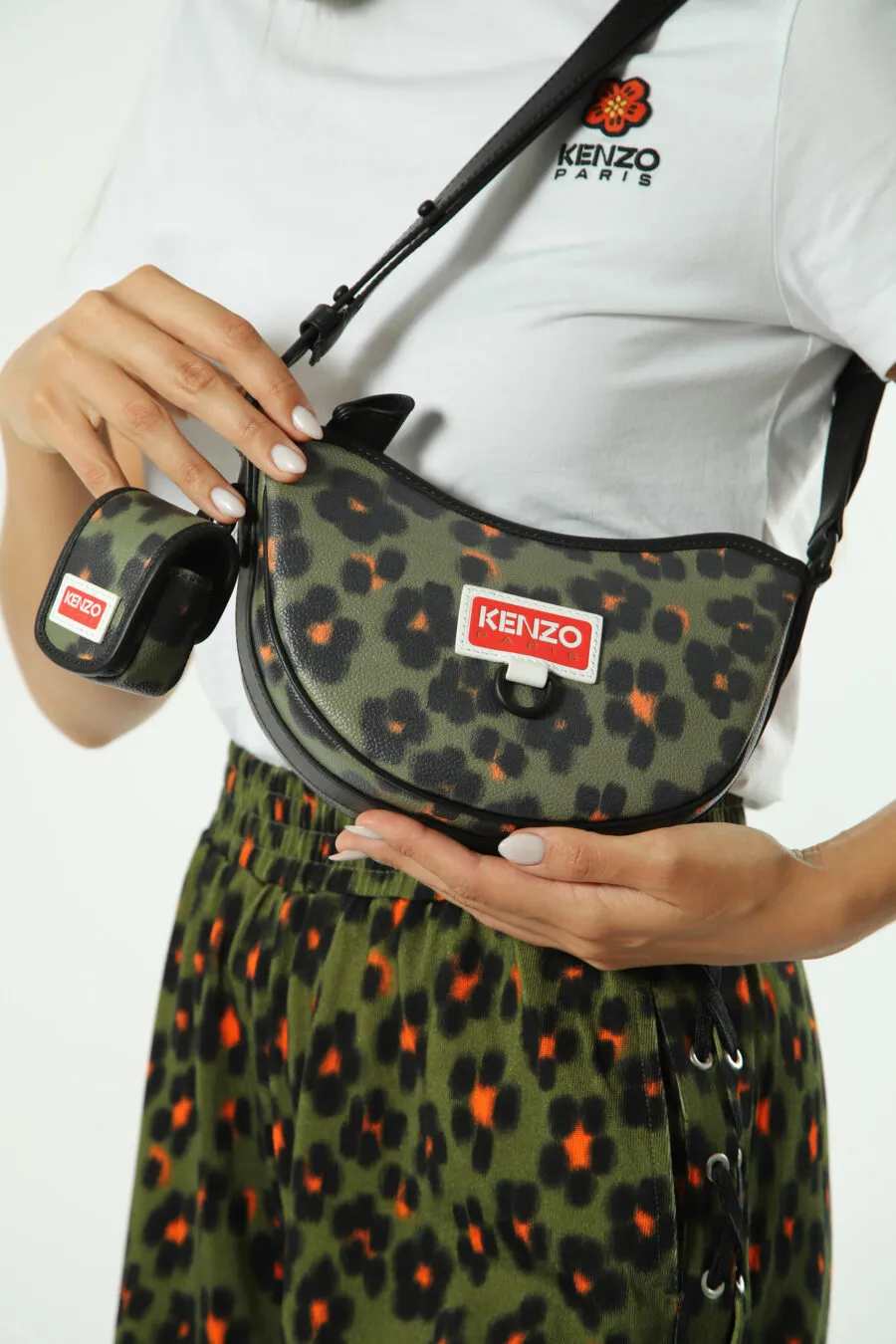 Bolso de hombro con estampado leopardo verde y naranja