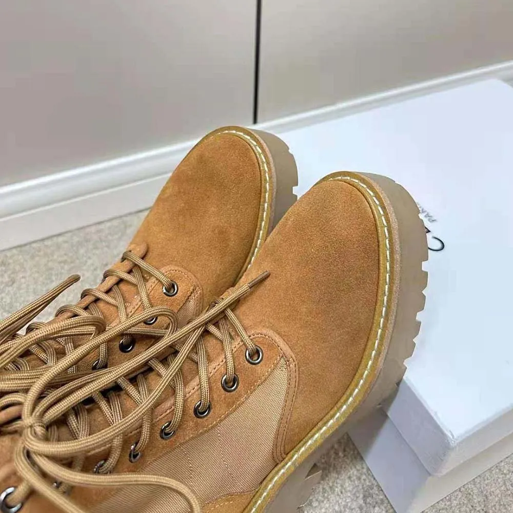 Bota Voluminosa con Cordones para Mujer Celine con Triomphe en Nailon y Piel de Becerro Ante