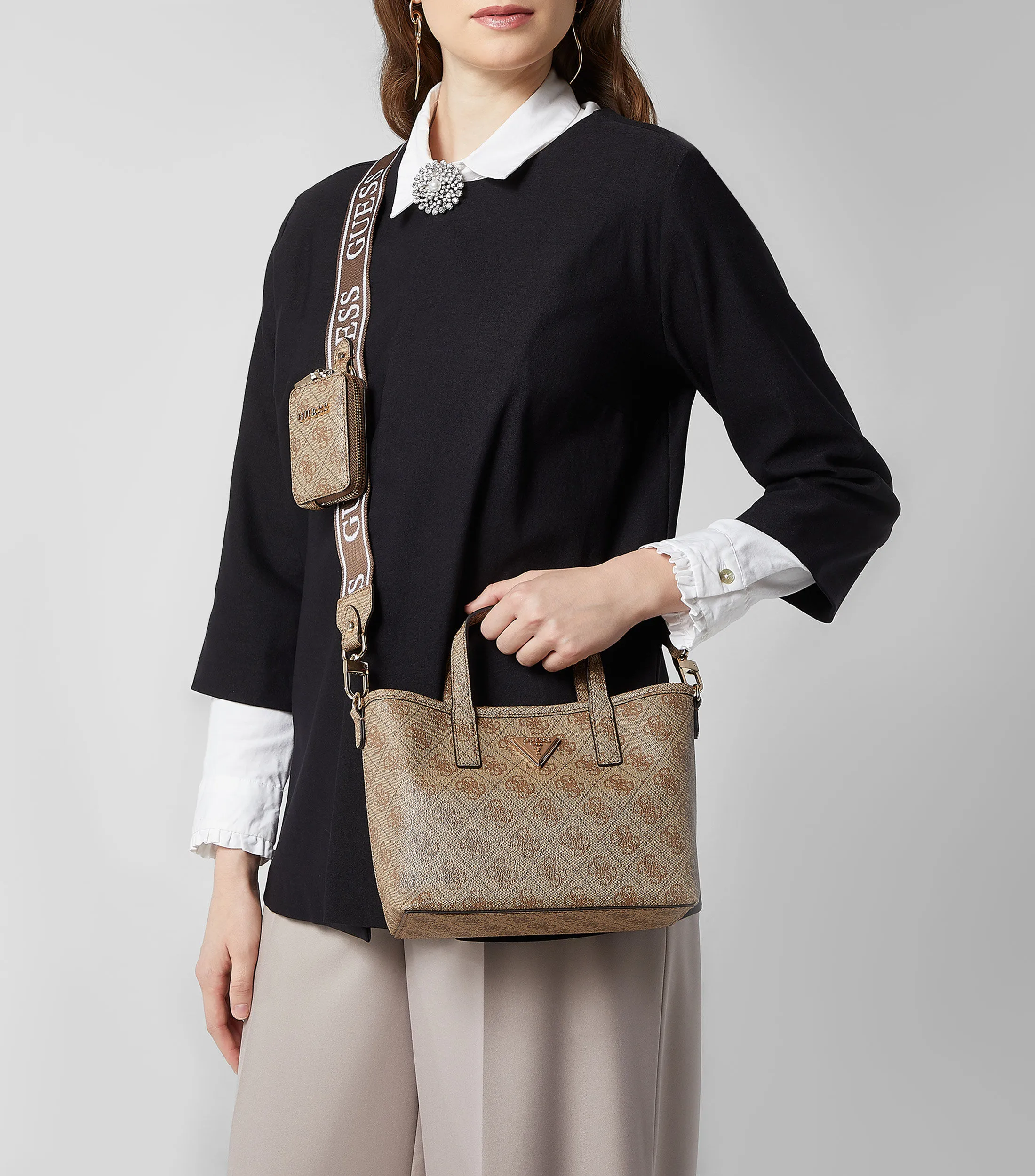 Guess Bolso mini tote café Latona Quattro G estampado Mujer