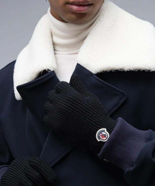 Moncler Black gloves made of wool