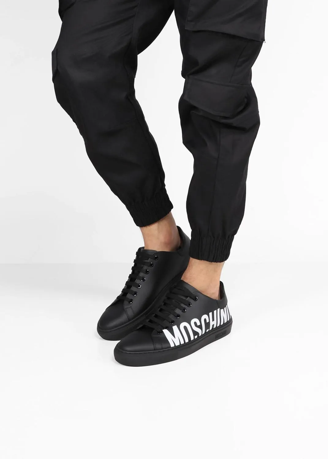 MOSCHINO TENIS BAJOS CON LOGO PARA HOMBRE MSCMB15012