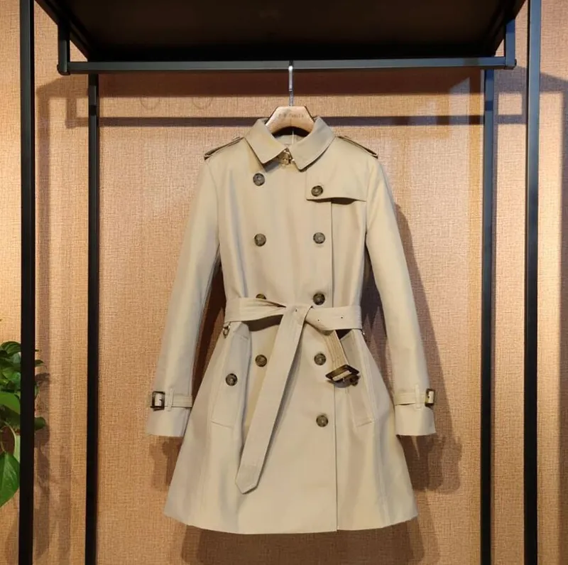 NEW DESIGNER FEMENINA DE GABARDINA DE GABARDINA DE LUJO FASHION CLASSIC BRITISH STYLE BRITISH PHAKI MIDLONGITUD A CUADROS CHAQU
