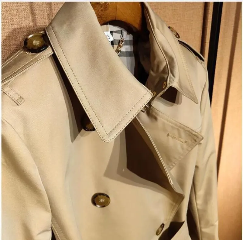 NEW DESIGNER FEMENINA DE GABARDINA DE GABARDINA DE LUJO FASHION CLASSIC BRITISH STYLE BRITISH PHAKI MIDLONGITUD A CUADROS CHAQU