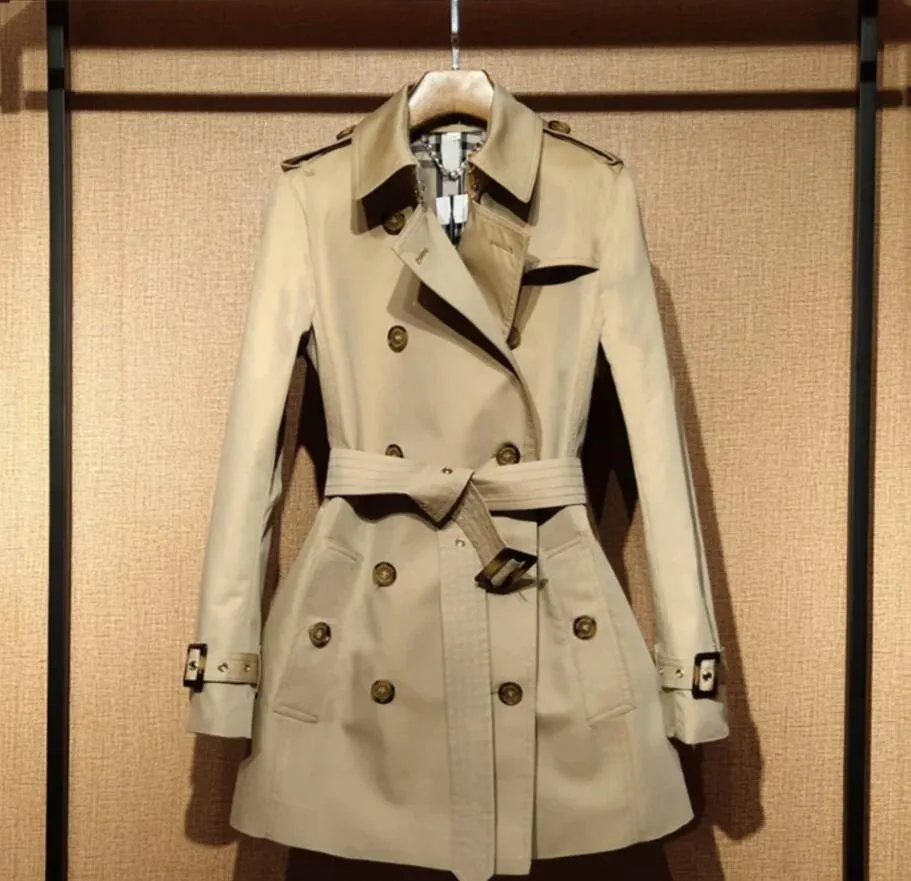 NEW DESIGNER FEMENINA DE GABARDINA DE GABARDINA DE LUJO FASHION CLASSIC BRITISH STYLE BRITISH PHAKI MIDLONGITUD A CUADROS CHAQU