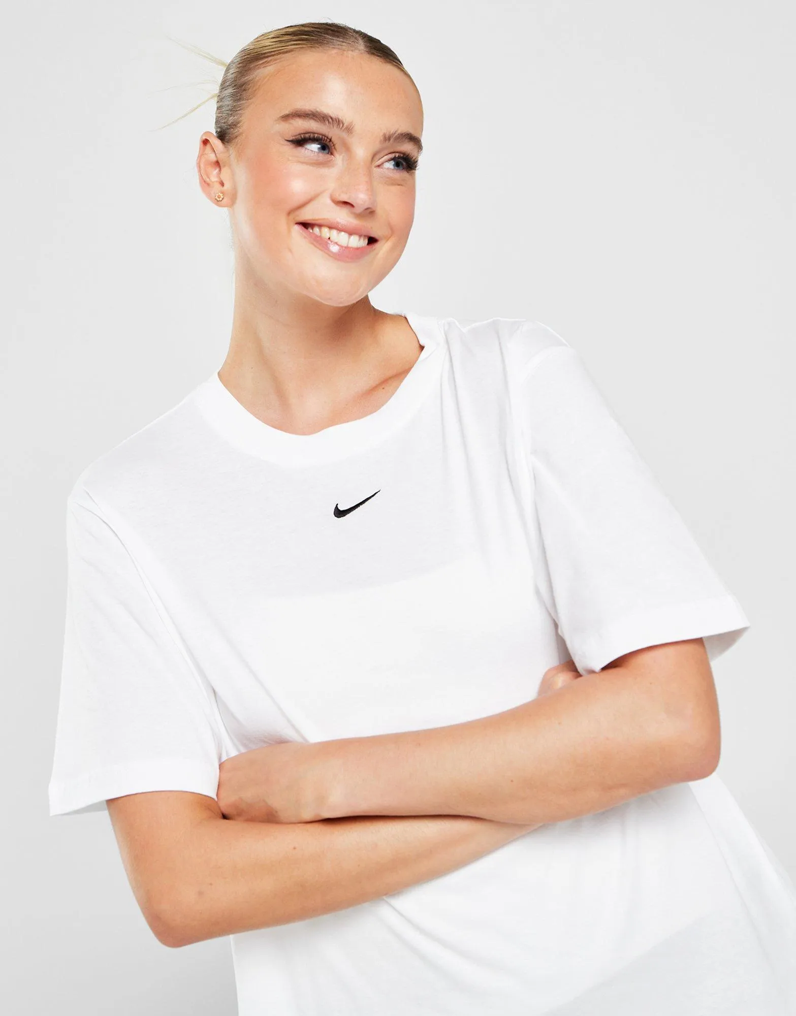 NIKE ESSENTIAL BOYFRIEND TSHIRT