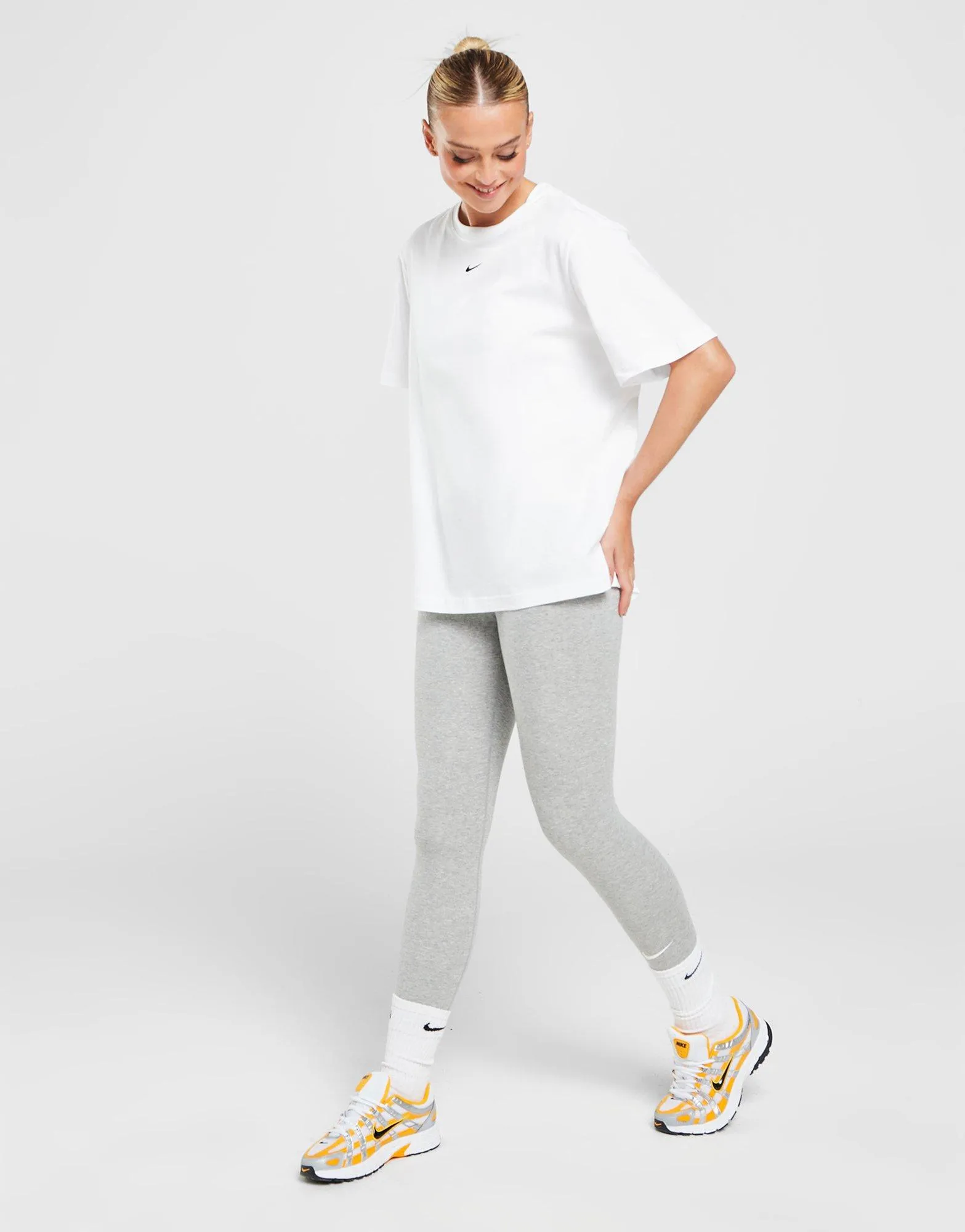 NIKE ESSENTIAL BOYFRIEND TSHIRT