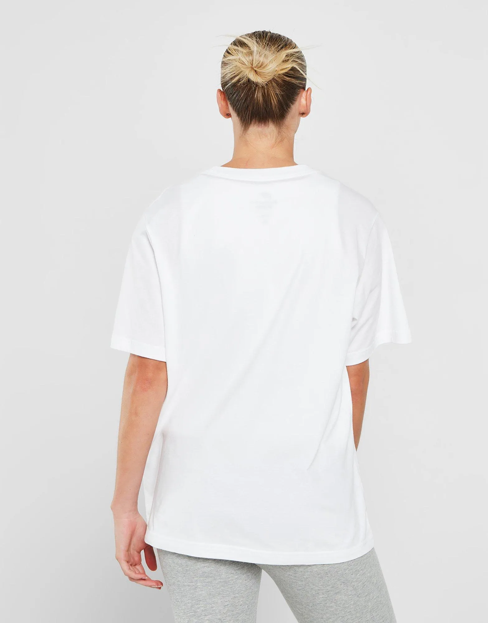 NIKE ESSENTIAL BOYFRIEND TSHIRT