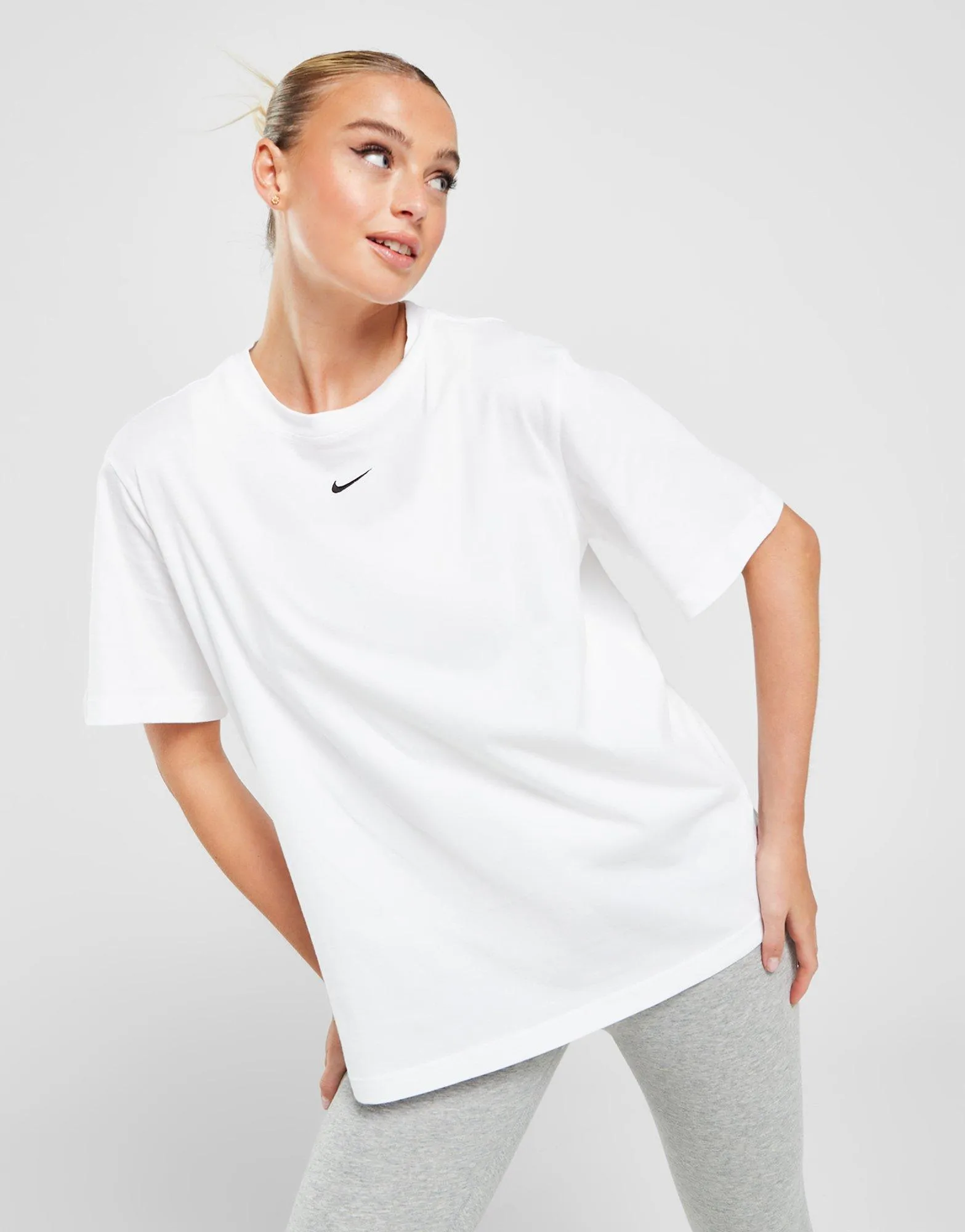 NIKE ESSENTIAL BOYFRIEND TSHIRT