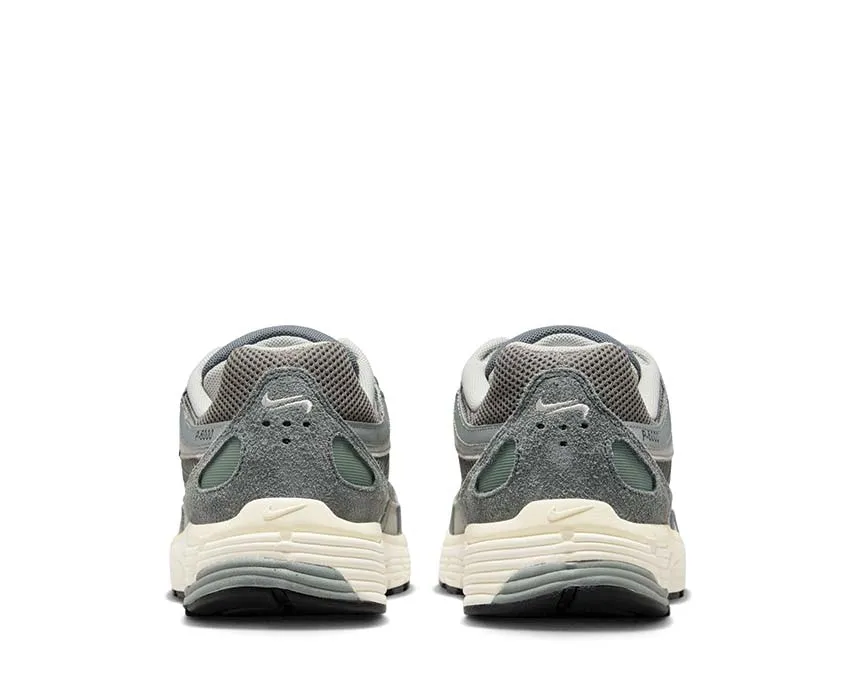 NIKE P6000