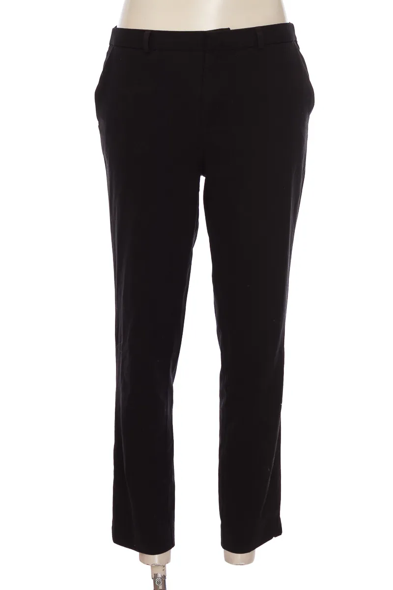 PANTALóN COLOR NEGRO  STRADIVARIUS