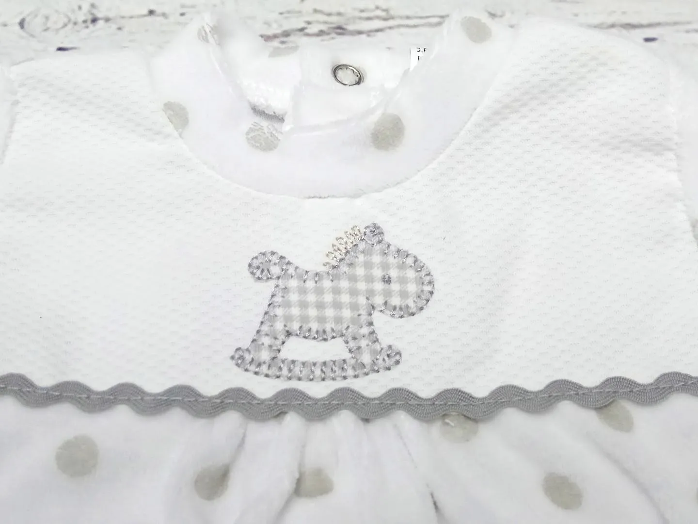 Pijama bebé topos grises 