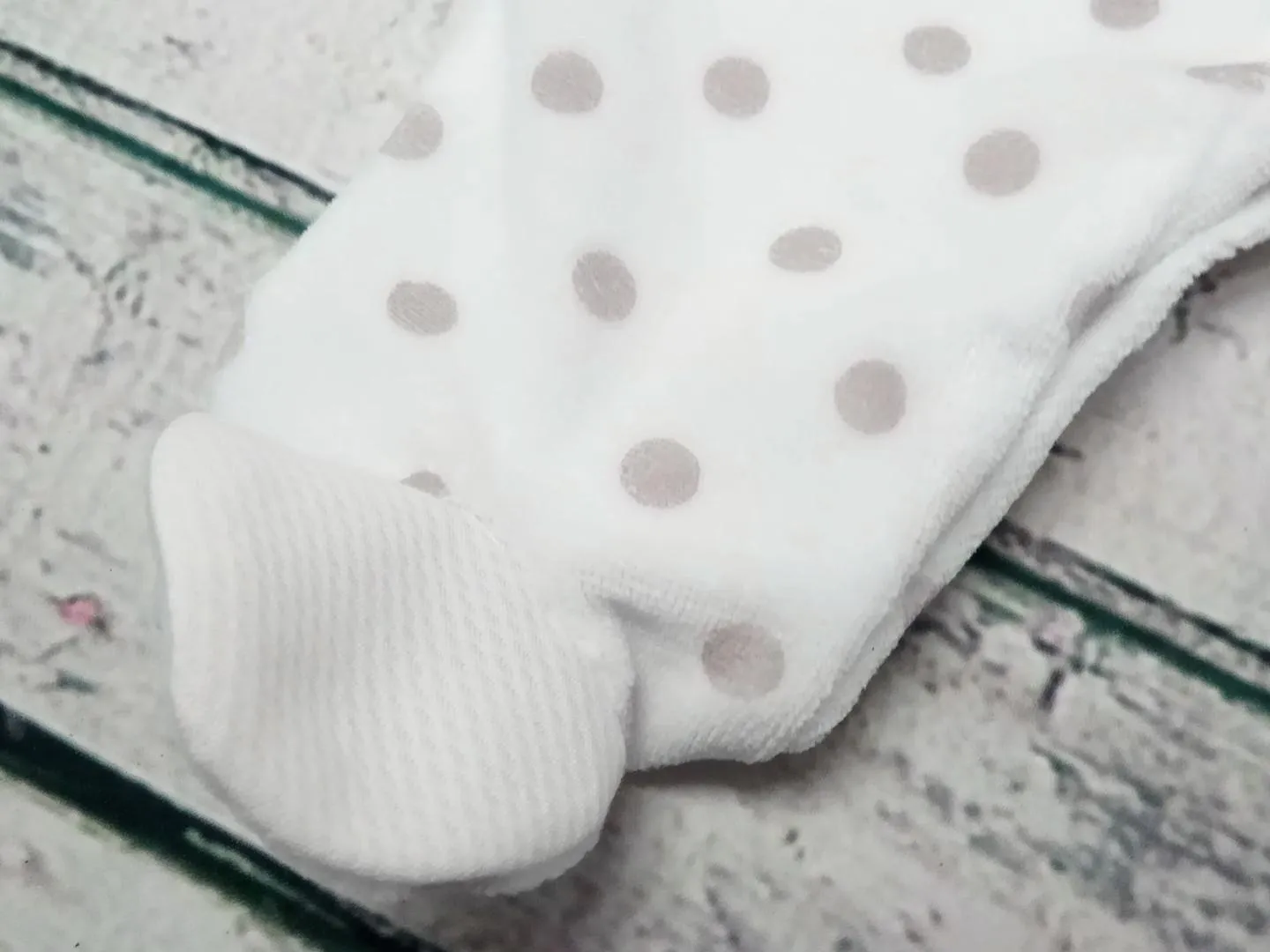Pijama bebé topos grises 