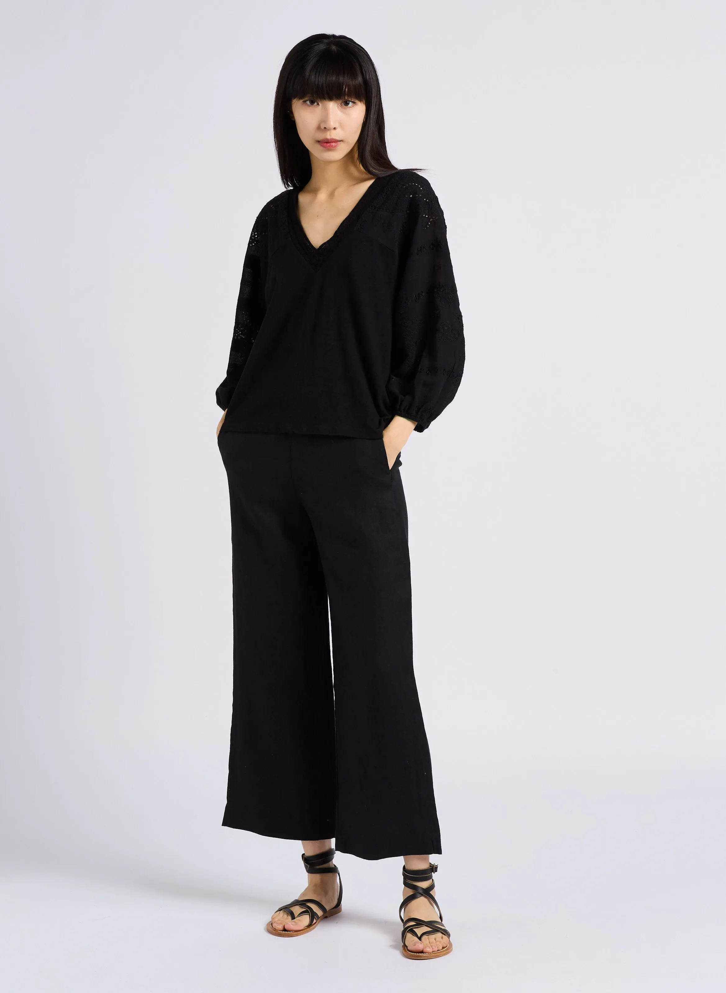 PIO  PANTALóN RECTO DE LINO EN NEGRO