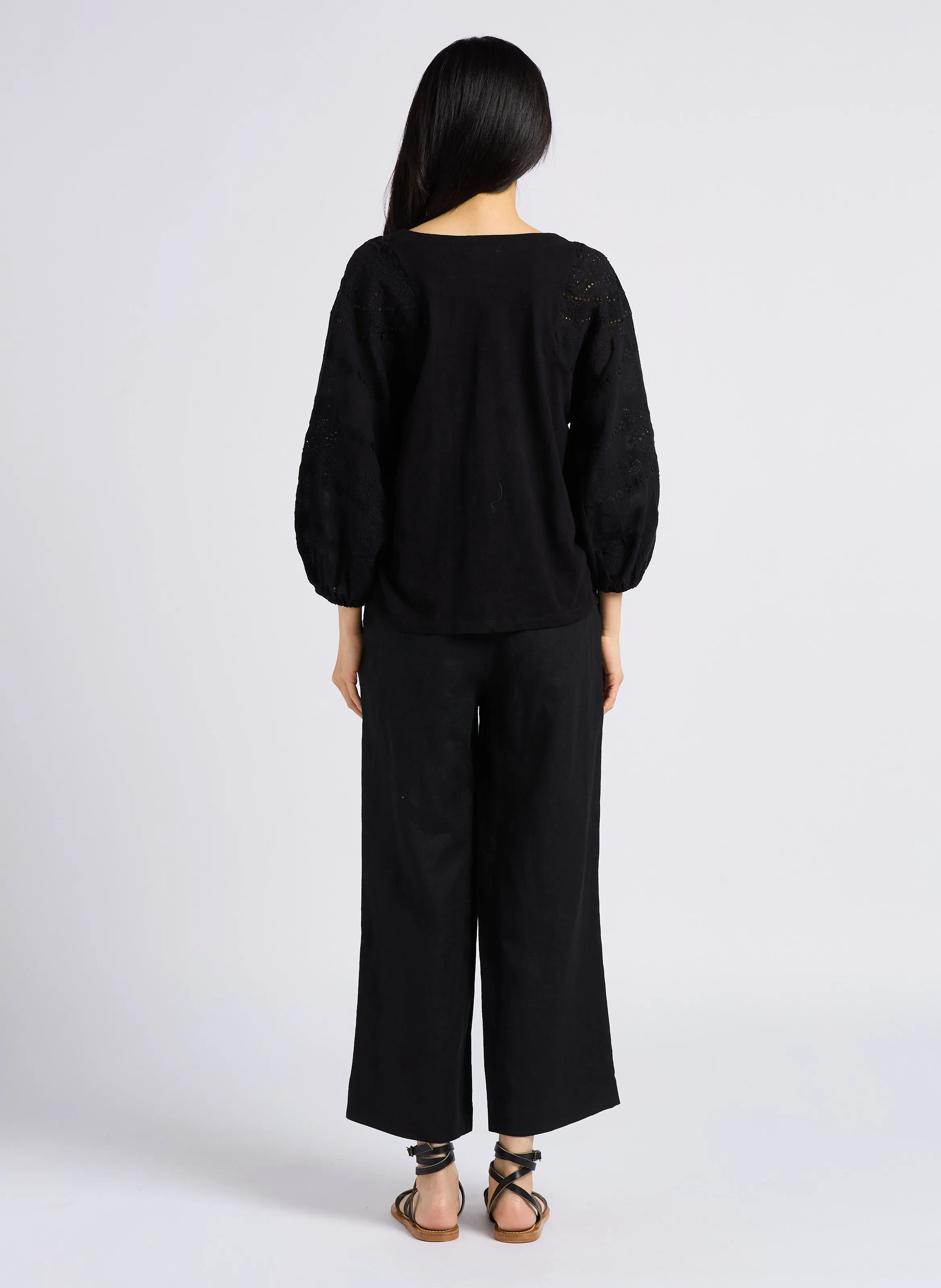 PIO  PANTALóN RECTO DE LINO EN NEGRO
