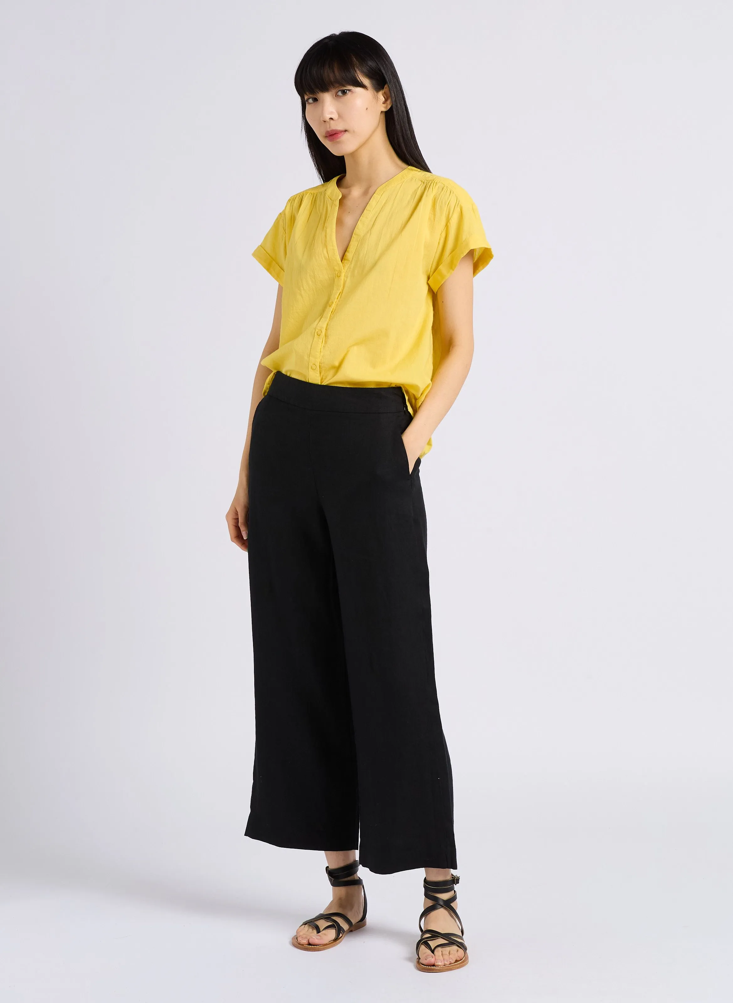 PIO  PANTALóN RECTO DE LINO EN NEGRO