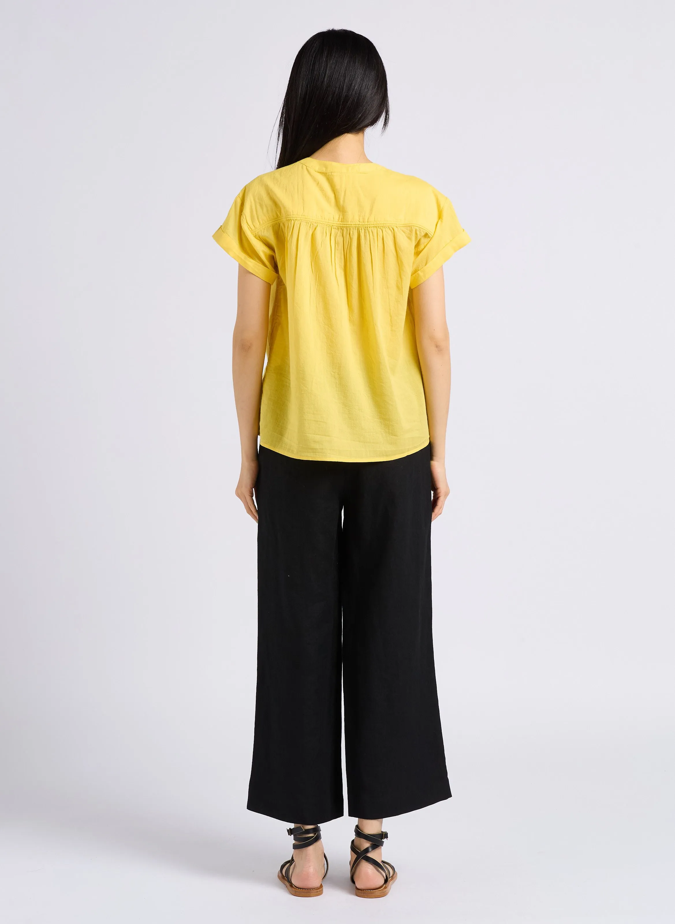 PIO  PANTALóN RECTO DE LINO EN NEGRO
