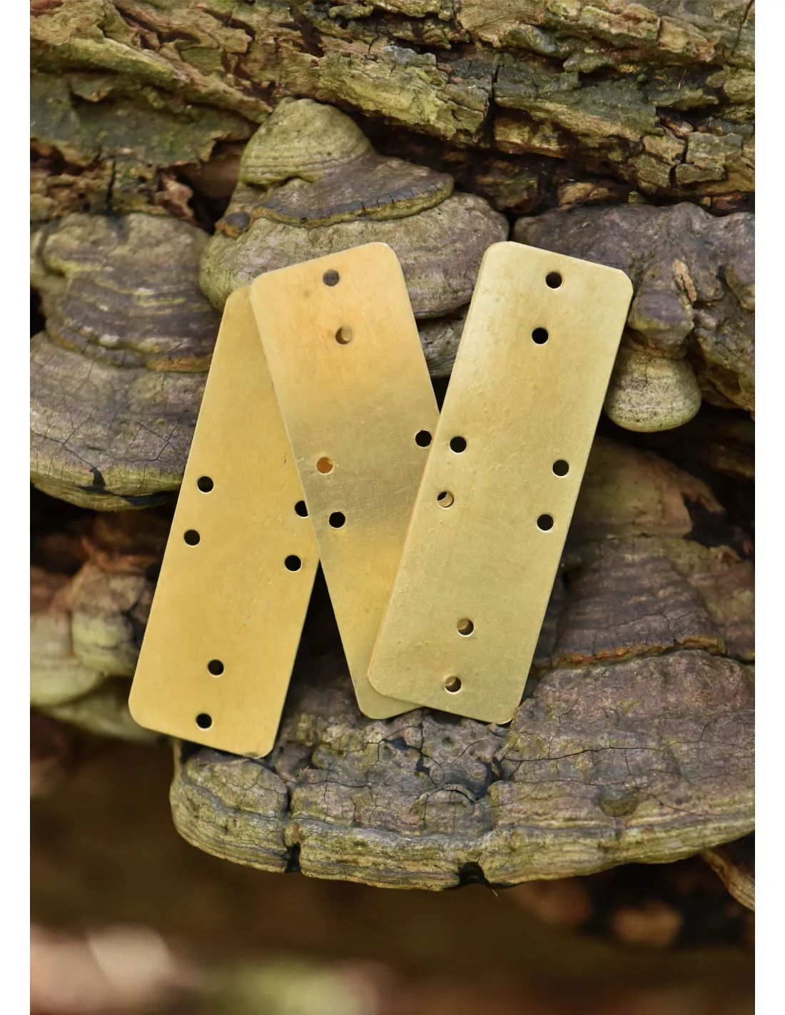 Set de 25 placas de latón para armadura lamelar (9 cm.)