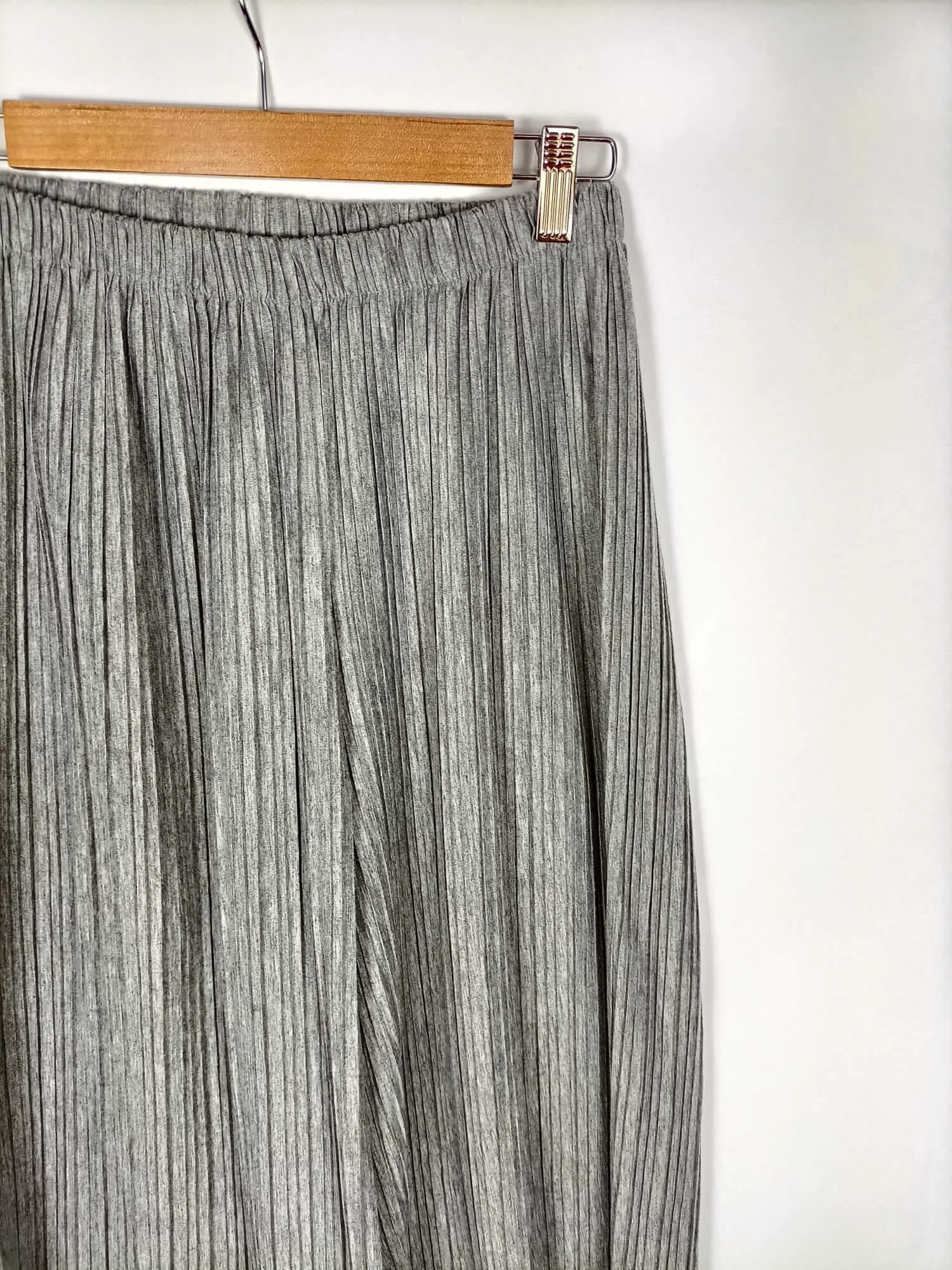 ZARA KIDS.Pantalones grises plisados T.13/14